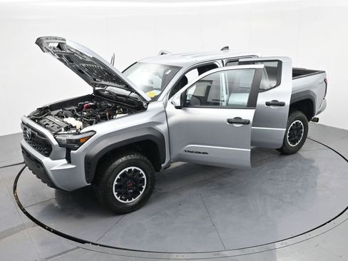 Used 2024 Toyota Tacoma TRD Off-Road image 33