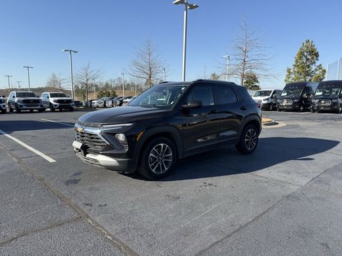 Used 2025 Chevrolet TrailBlazer LT image 3