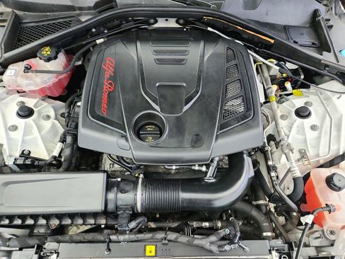 Used 2019 Alfa Romeo Giulia AWD image 32