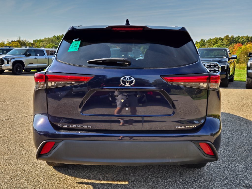 Used 2023 Toyota Highlander XLE AWD/4WD image 4