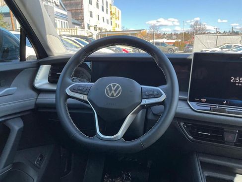 New 2026 Volkswagen Tiguan SE image 19