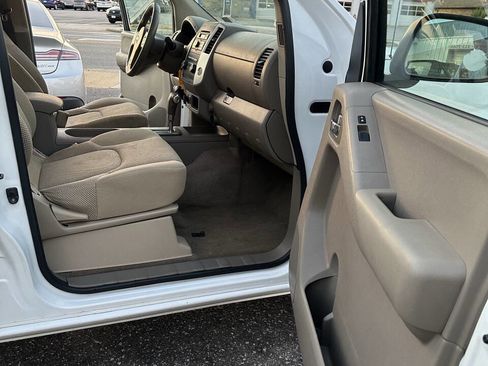 Used 2009 Nissan Frontier SE w/ SE Value Truck Pkg image 10