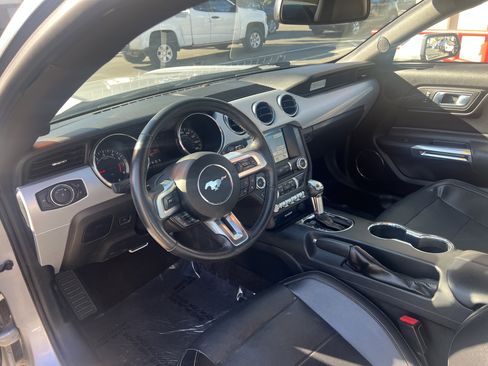 Used 2017 Ford Mustang Premium image 13