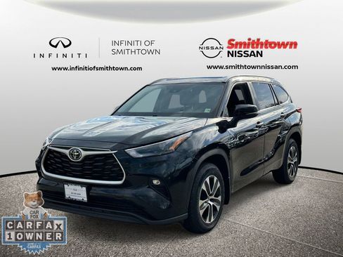 Used 2023 Toyota Highlander XLE AWD/4WD image 3