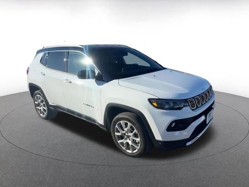 Used 2025 Jeep Compass Limited image 2