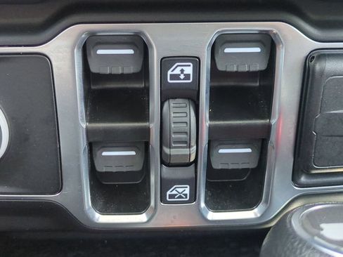 Used 2025 Jeep Wrangler Unlimited Sahara w/ Safety Group AWD/4WD image 25