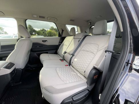 Used 2022 Nissan Pathfinder SV AWD/4WD image 12
