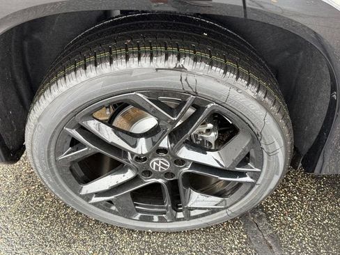 New 2026 Volkswagen Tiguan SE R-Line image 4