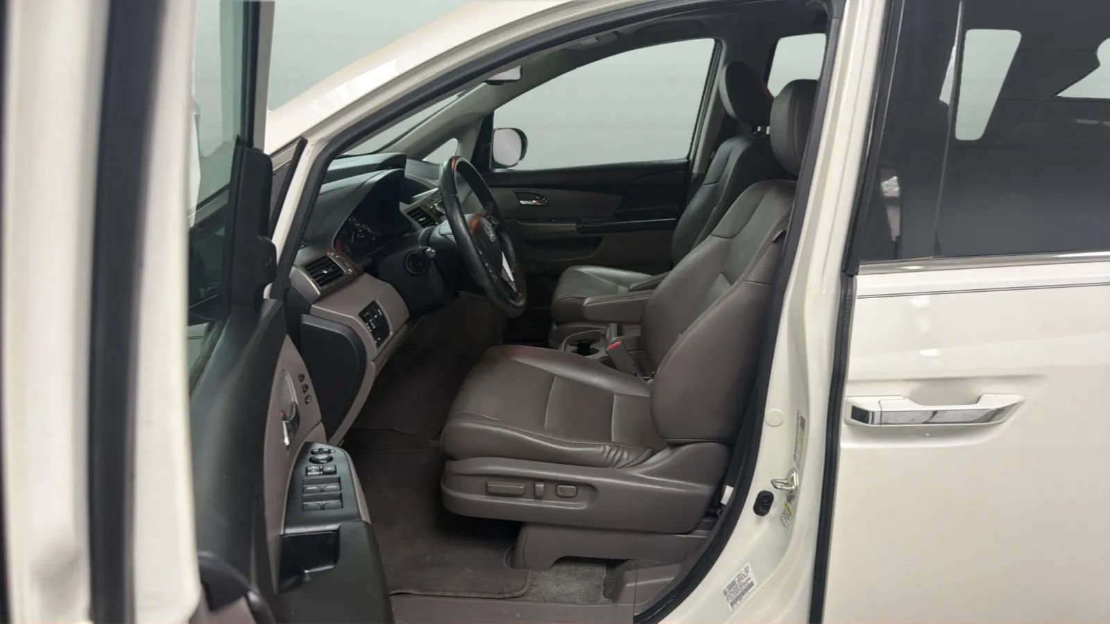 Used 2015 Honda Odyssey Touring Elite image 21