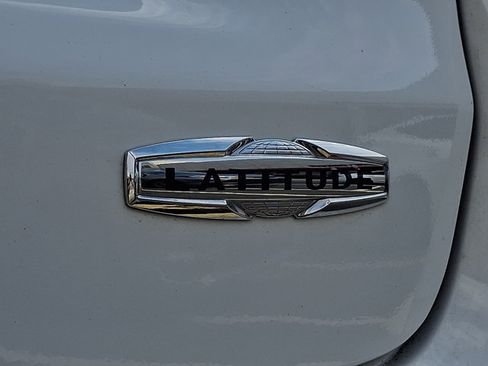 Used 2024 Jeep Compass Latitude AWD/4WD image 29