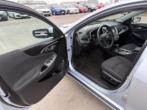 Used 2017 Chevrolet Malibu LT image 14