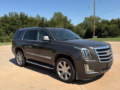 Used 2020 Cadillac Escalade Luxury AWD/4WD image 6