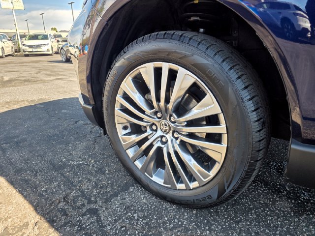 Used 2024 Toyota Venza XLE AWD/4WD image 20