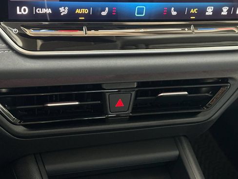 New 2026 Volkswagen Tiguan SE AWD/4WD image 18