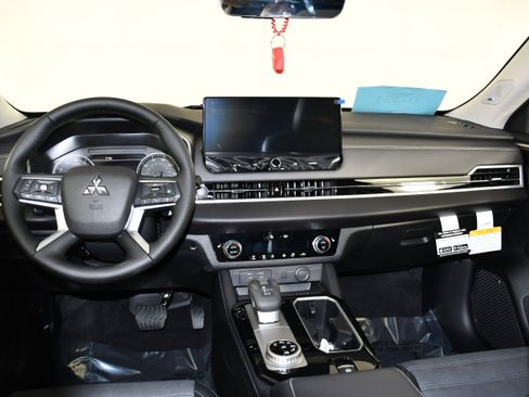 New 2026 Mitsubishi Outlander SE AWD/4WD image 11