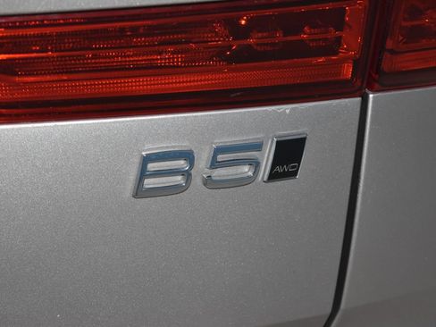 Used 2023 Volvo XC60 B5 Plus image 31