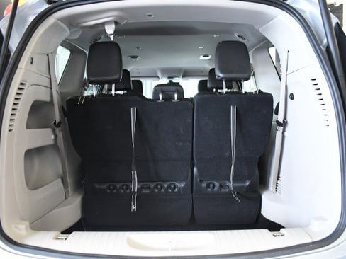 Used 2024 Chrysler Pacifica Touring-L FWD image 19