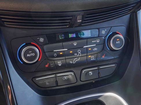 Used 2017 Ford C-MAX Energi Titanium image 22