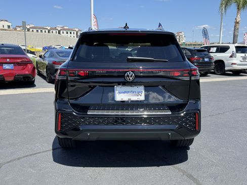 Used 2026 Volkswagen Tiguan SEL R-Line AWD/4WD image 8
