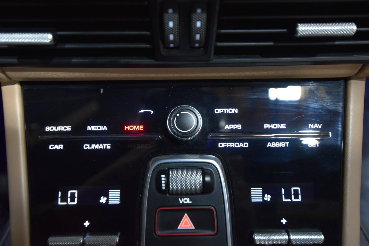 Used 2021 Porsche Cayenne AWD/4WD image 33