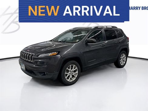 Used 2016 Jeep Cherokee Latitude w/ Cold Weather Group image 1