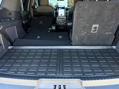 Used 2024 Ford Expedition Platinum AWD/4WD image 18