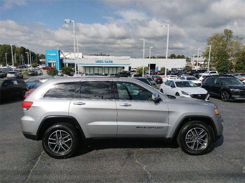 Used 2017 Jeep Grand Cherokee Limited image 8