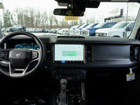 Used 2025 Ford Bronco Badlands w/ Sasquatch Package AWD/4WD image 30