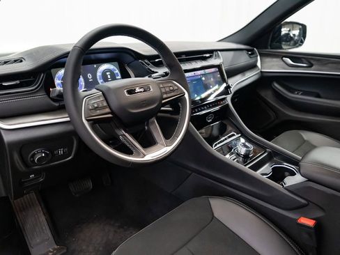 New 2026 Jeep Grand Cherokee Altitude image 20