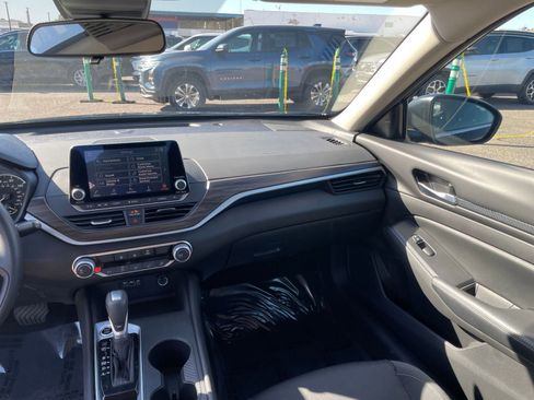 Used 2025 Nissan Altima 2.5 SV image 36