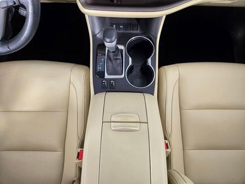 Used 2018 Toyota Highlander XLE image 26