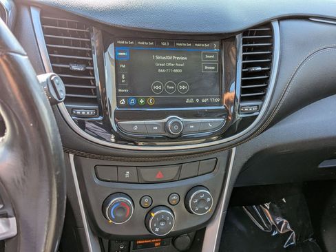 Used 2018 Chevrolet Trax LT w/ LT Convenience Package FWD image 17