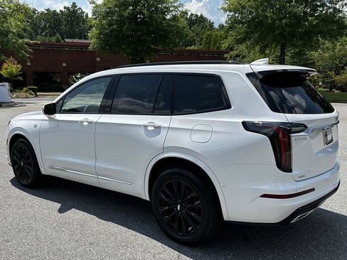 Used 2025 Cadillac XT6 Sport w/ LPO, Red Accent Package AWD/4WD image 5