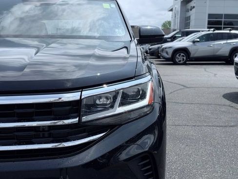 Used 2023 Volkswagen Atlas Cross Sport SE AWD/4WD image 3