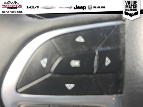 Used 2024 Chrysler Pacifica Touring-L FWD image 18