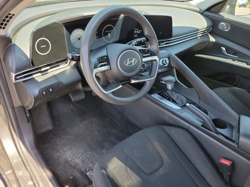 Used 2024 Hyundai Elantra SEL FWD image 3