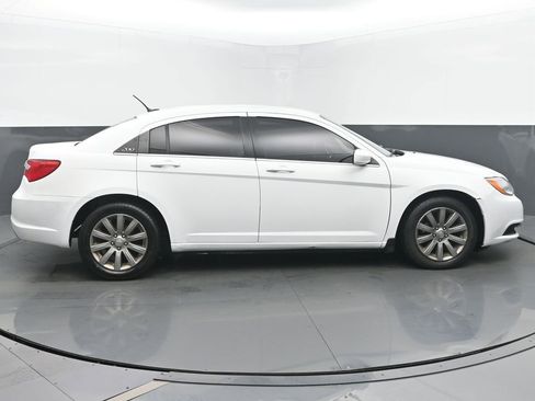 Used 2014 Chrysler 200 Touring image 6