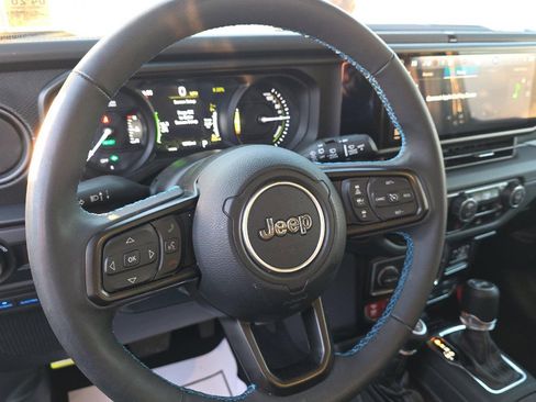 Used 2025 Jeep Wrangler Unlimited Rubicon 4xe w/ Convenience Group image 8