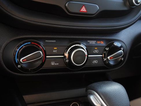 Used 2023 Kia Soul LX w/ Option Group 015 FWD image 23