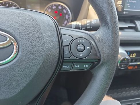 Used 2020 Toyota RAV4 XLE FWD image 20
