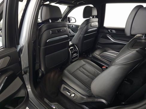 Used 2025 BMW X7 M60i image 43