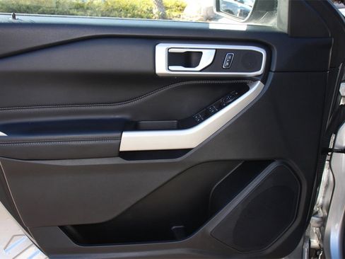 Certified 2022 Ford Explorer XLT w/ Equipment Group 202A image 22