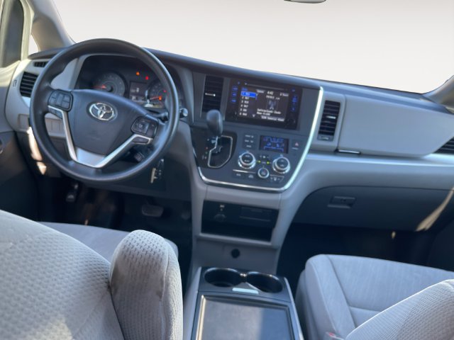 Used 2017 Toyota Sienna LE FWD image 10