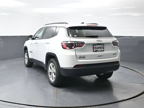 Used 2024 Jeep Compass Latitude AWD/4WD image 11