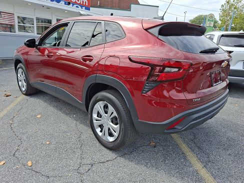 Used 2024 Chevrolet Trax LS image 3