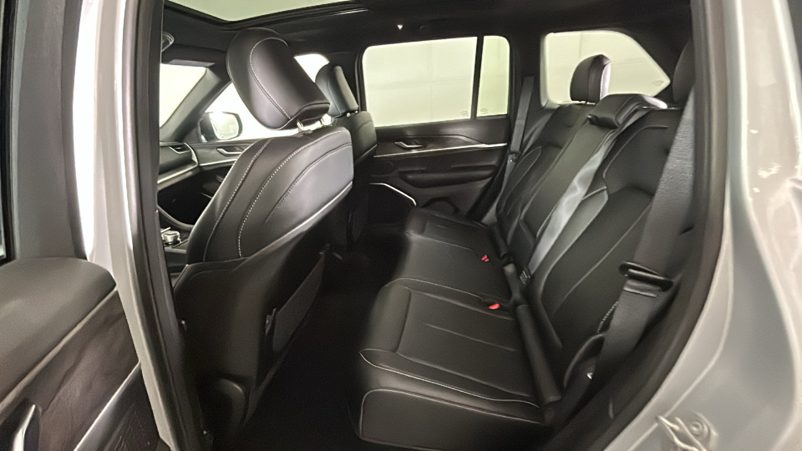 Used 2025 Jeep Grand Cherokee Limited 4xe AWD/4WD image 34