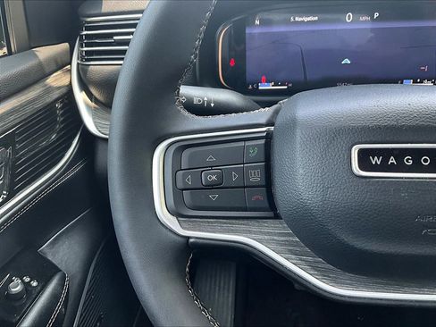 Used 2024 Jeep Wagoneer Series III image 17