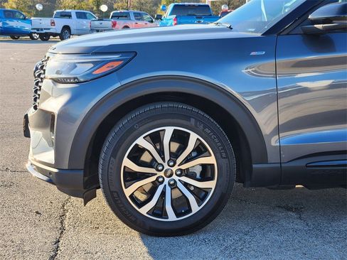 Used 2025 Ford Explorer ST-Line image 8