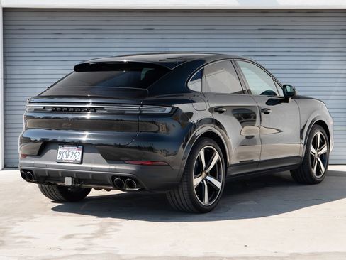 Certified 2024 Porsche Cayenne Coupe AWD/4WD image 7