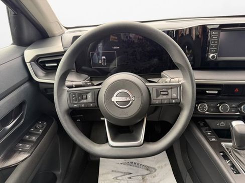 Used 2025 Nissan Kicks S image 12